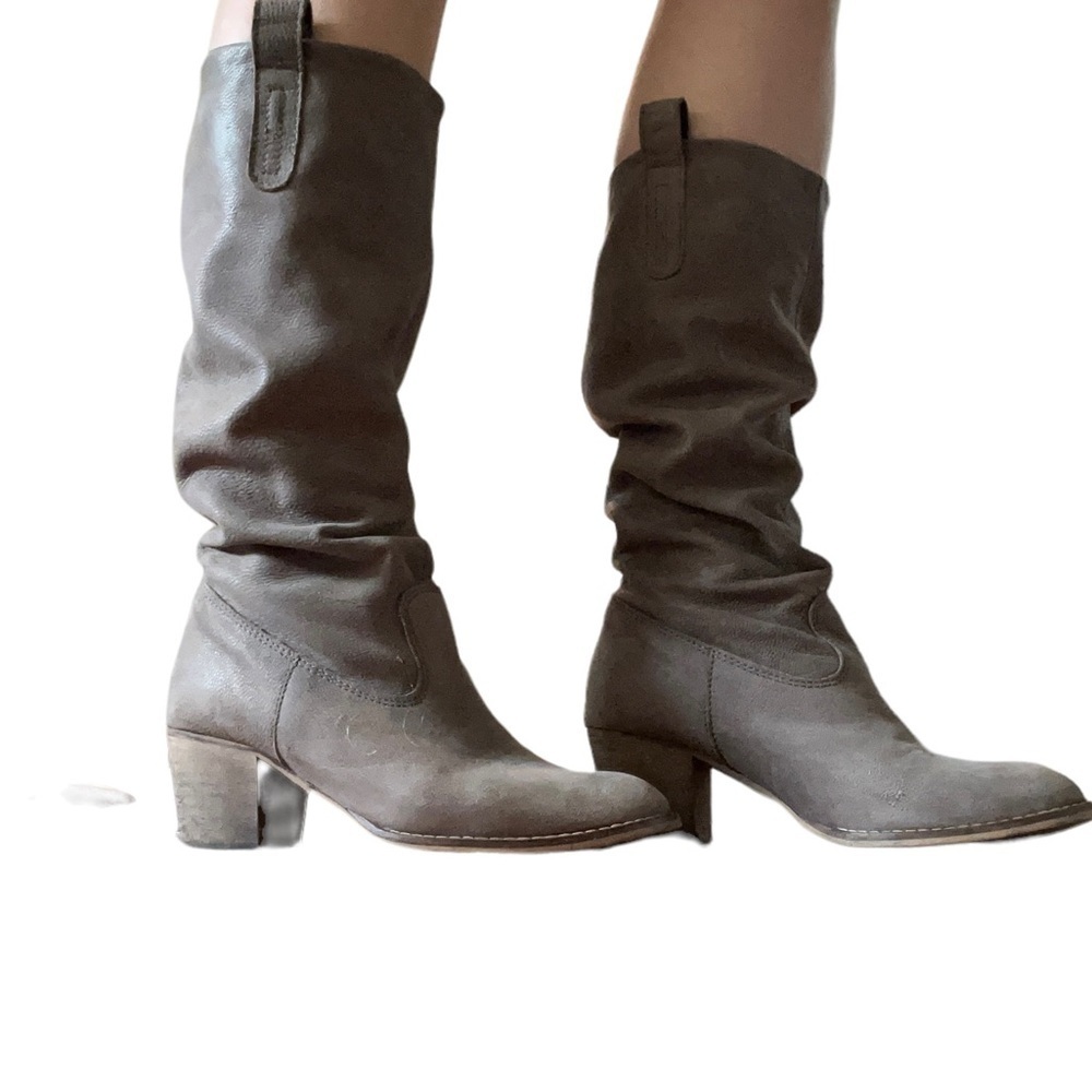 Gravity Pope soft suede slouchy boots with wood block heel Sz 8 good condition - Picture 2 of 8